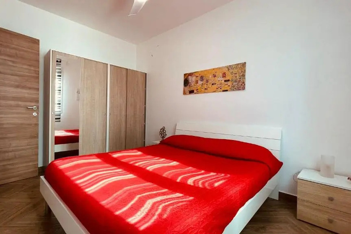 Room 2 of 7