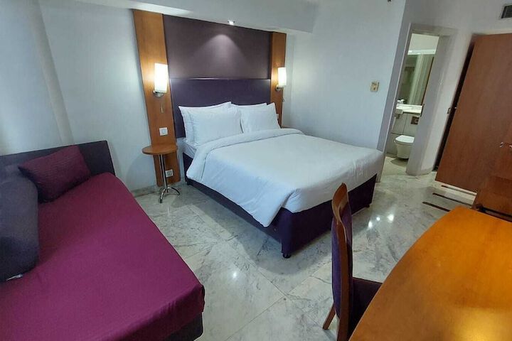 Room 9 of 30
