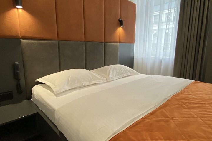 Room 67 of 100
