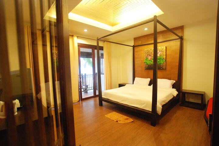 Room 3 of 40