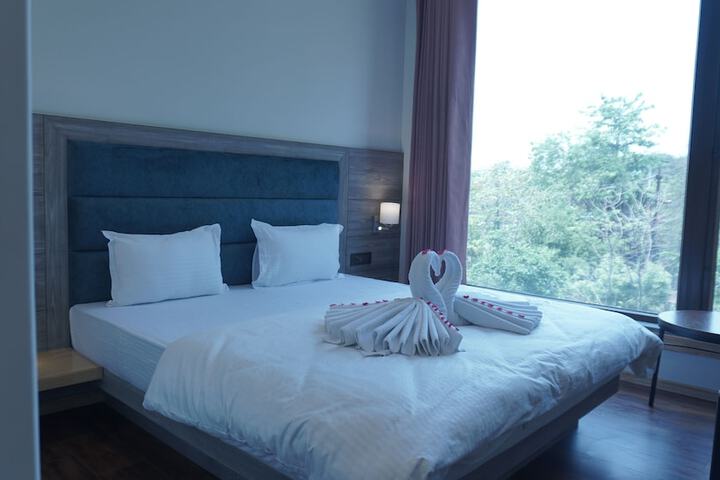Room 4 of 6