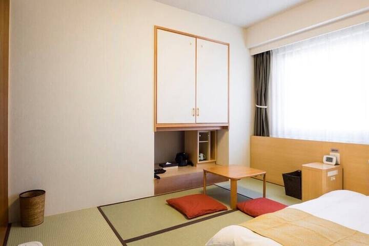 Room 8 of 48