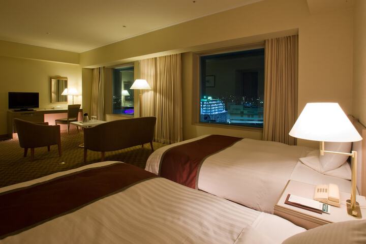 Room 3 of 38