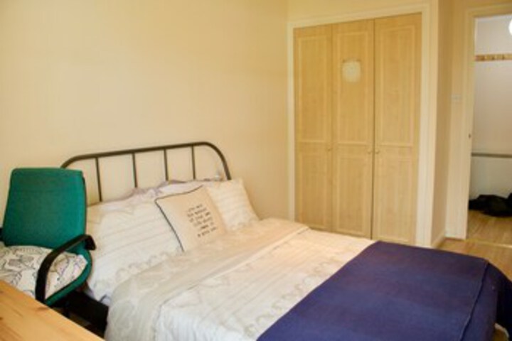 Room 16 of 18