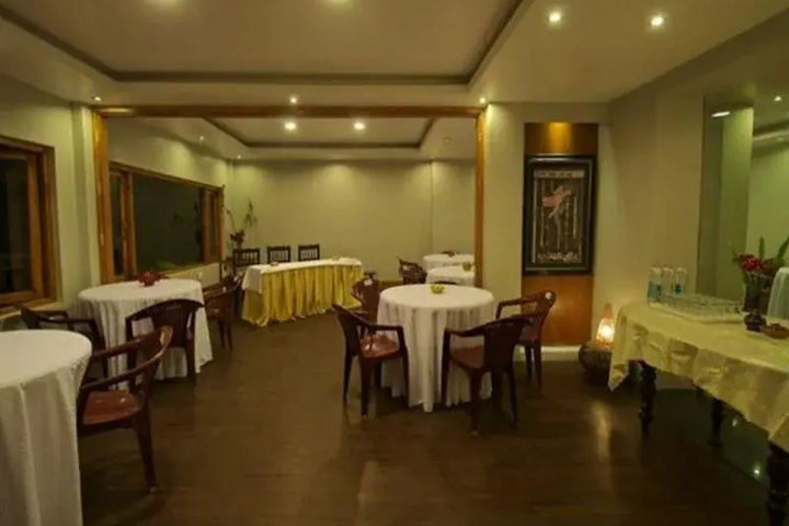 Dining 9 of 10