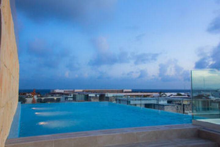 Pool Hotel