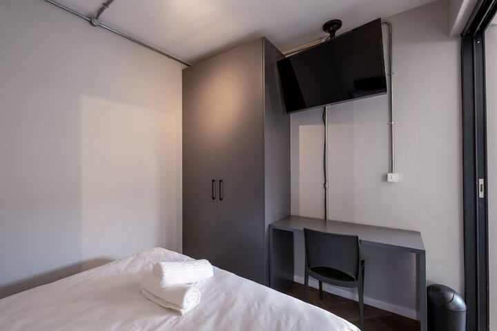 Room 7 of 42