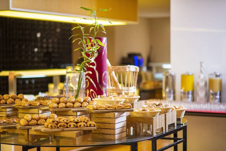 Breakfast/Coffee Service 82 of 122