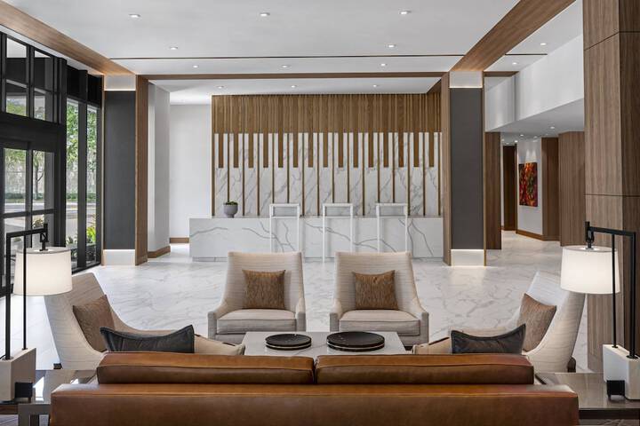 Lobby lounge