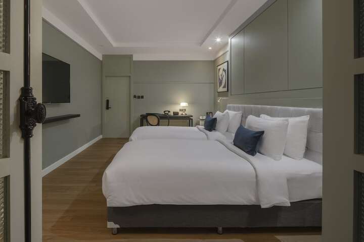 Room 13 of 43
