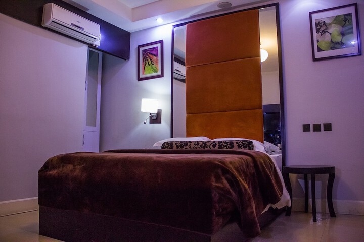 Room 18 of 155