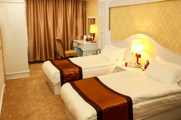 Room 3 of 37
