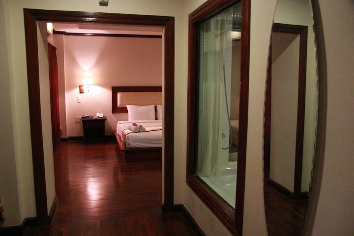 Room 2 of 17