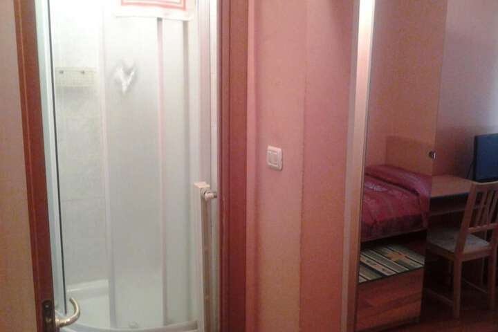 Room 50 of 60