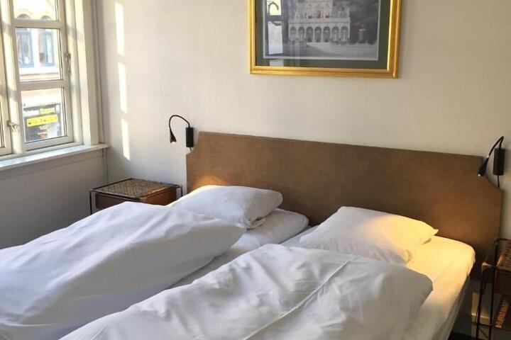 Room 106 of 109