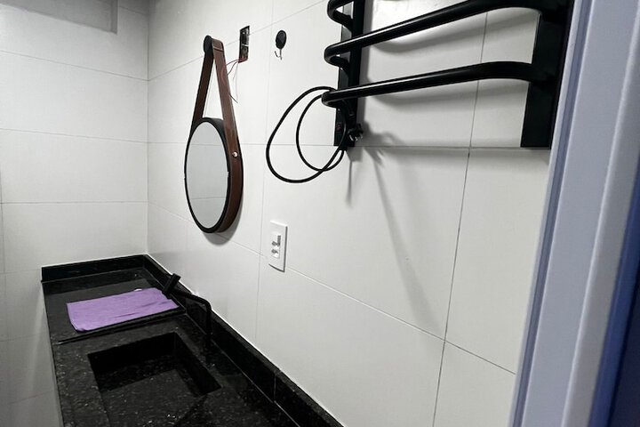 Room 3 of 7