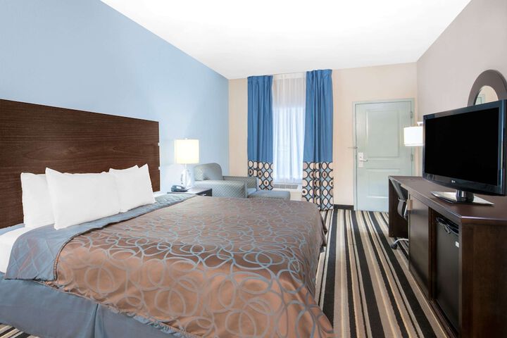 Room 4 of 17