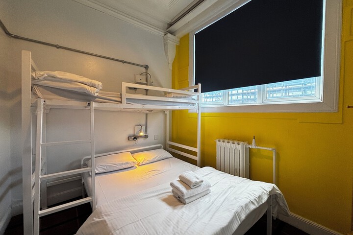 Room 32 of 75