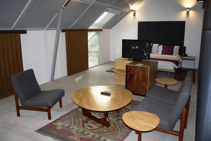 Room 15 of 76