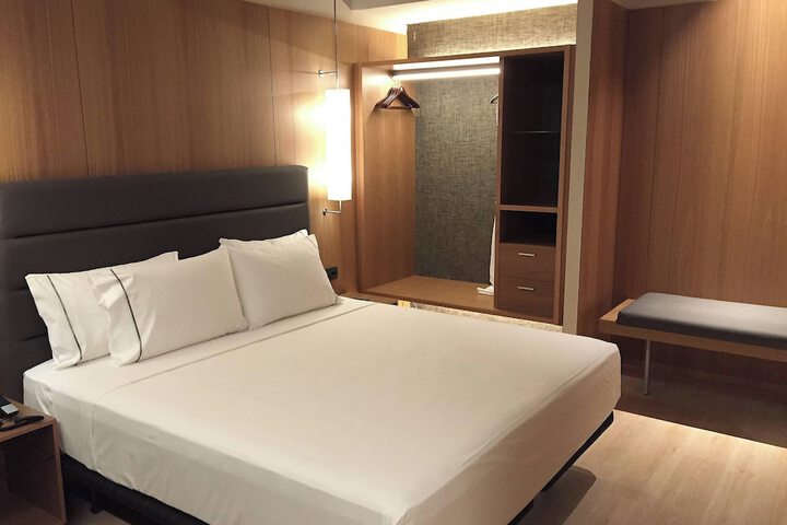 Room 53 of 124