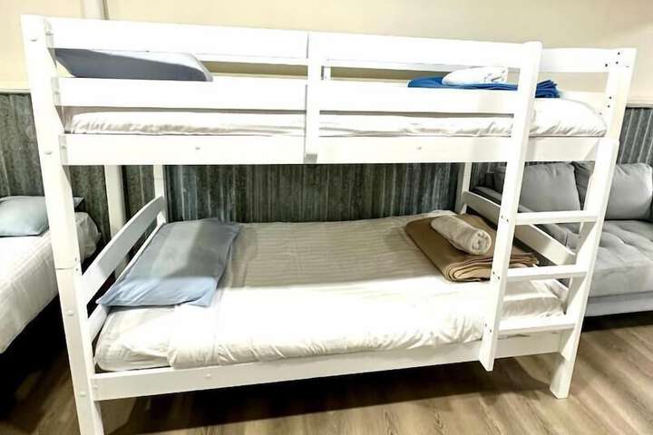 Room 14 of 180