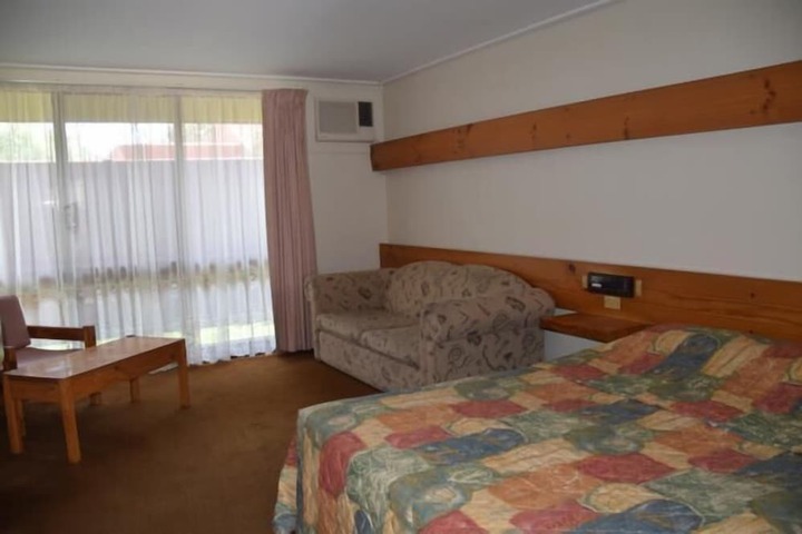 Room 6 of 77