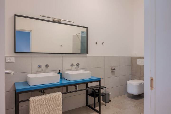 Room 62 of 71