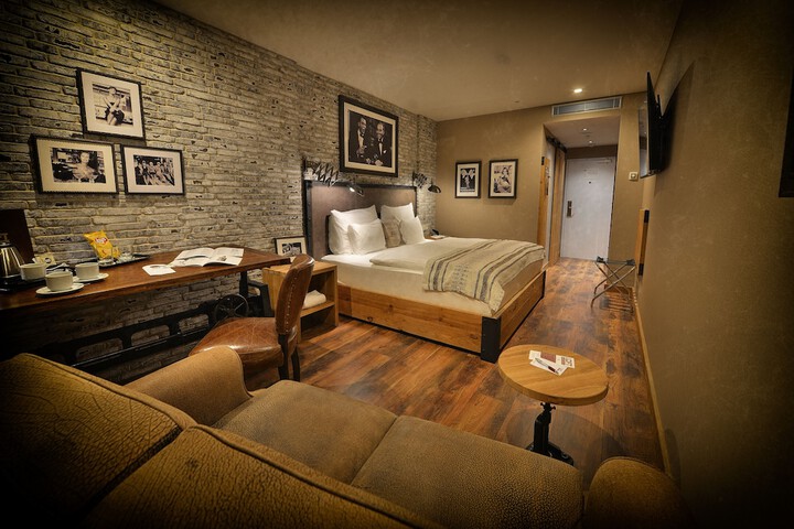 Room 25 of 101
