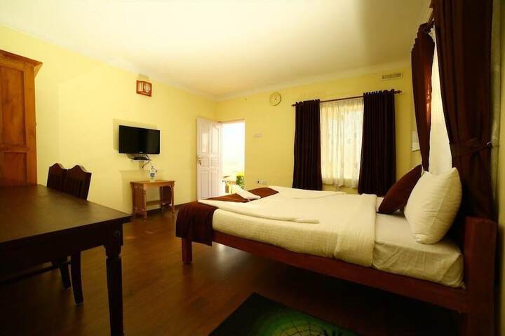 Room 6 of 25