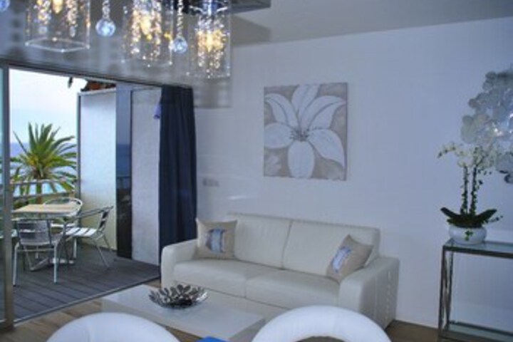 Room 11 of 20