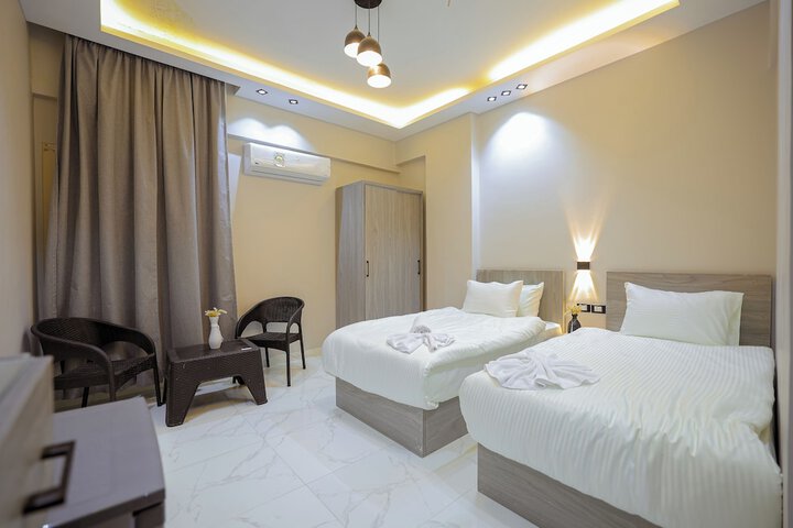 Room 5 of 33