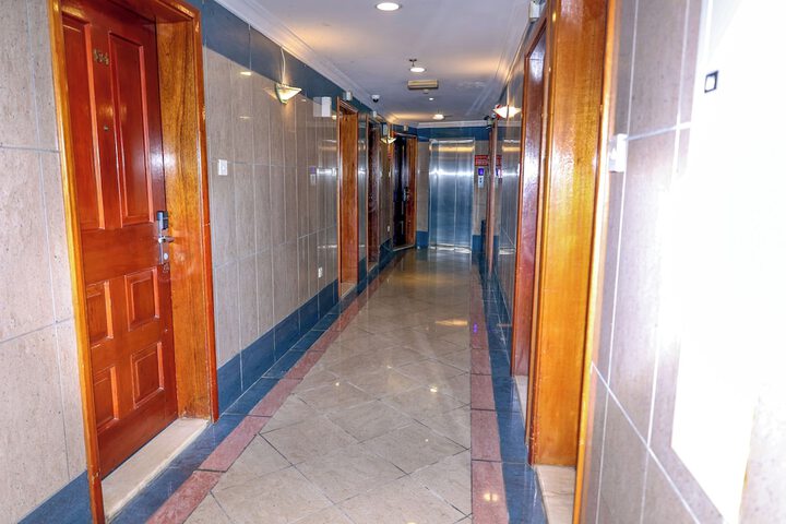 Ballroom/Hall 33 of 34
