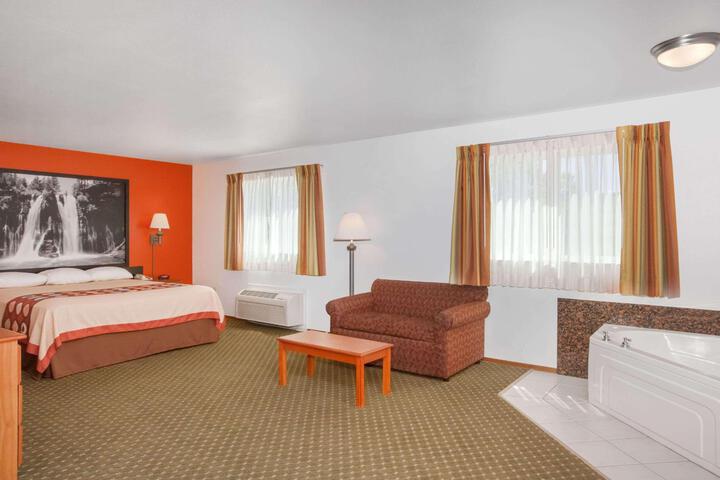 1 King Bed (3 of 12)