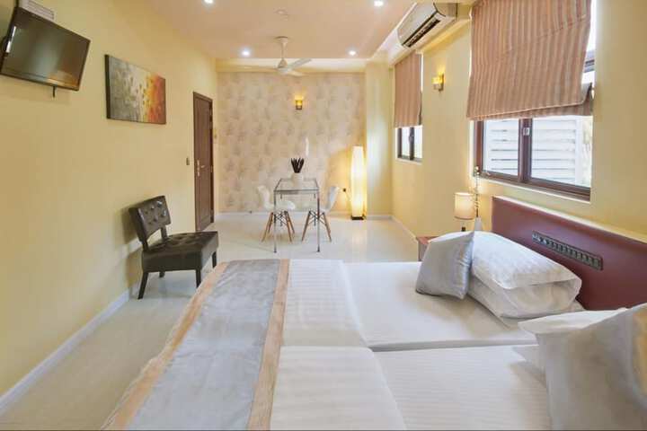 Room 9 of 32