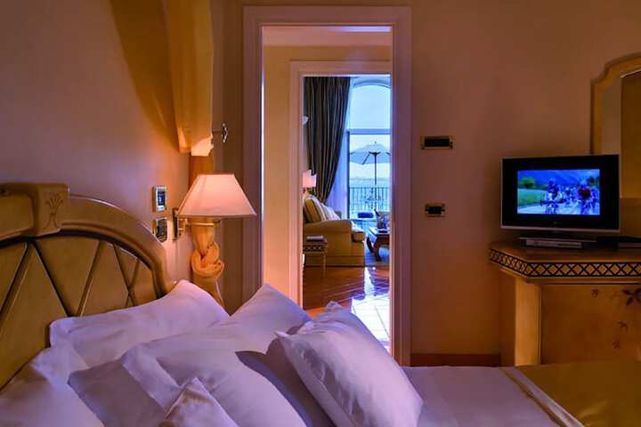 Room 8 of 94