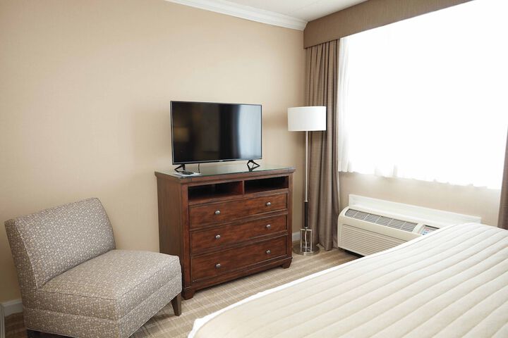 Standard King Bed Accessible (5 of 14)