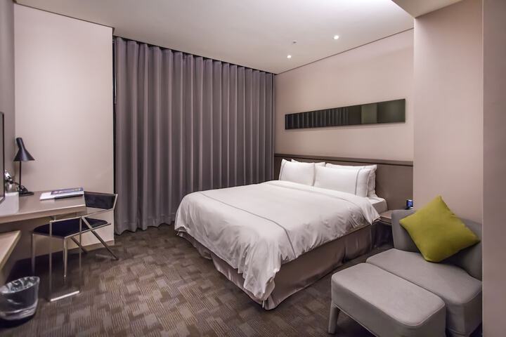 Room 8 of 32
