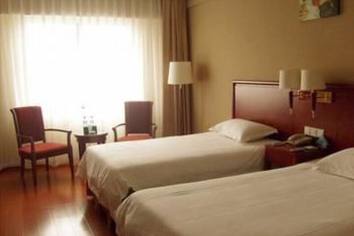 Room 8 of 27