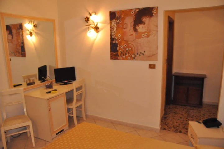 Room 11 of 52