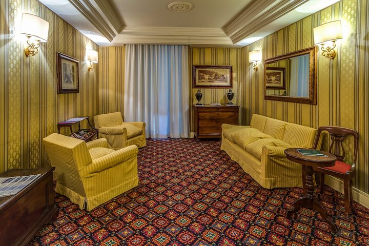 Entrance & Lobby