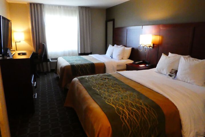 Queen Bed Accessible (7 of 11)