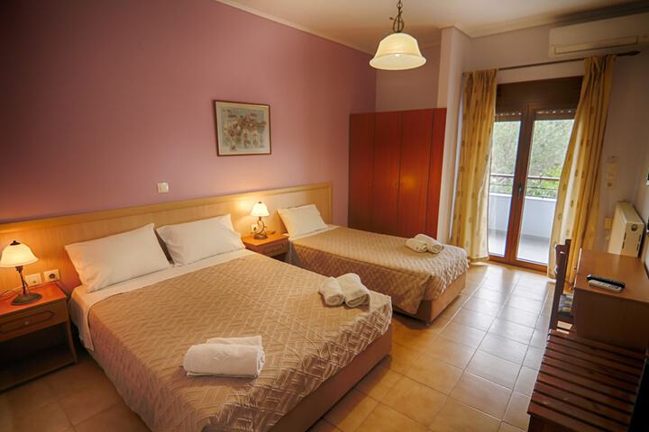 Room 4 of 32
