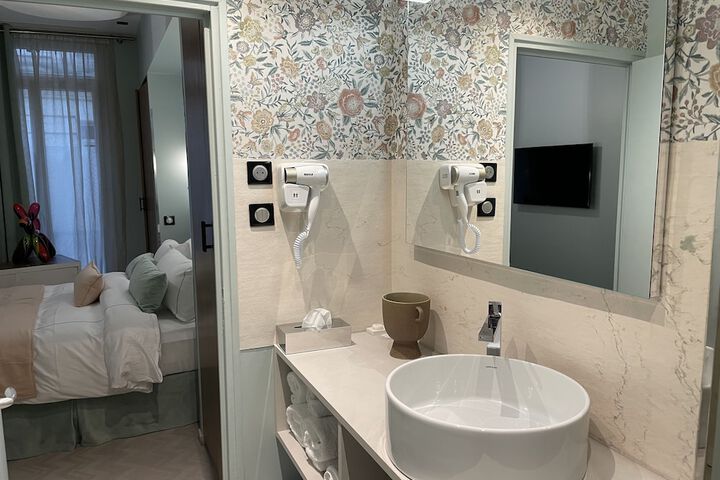 Room 52 of 56