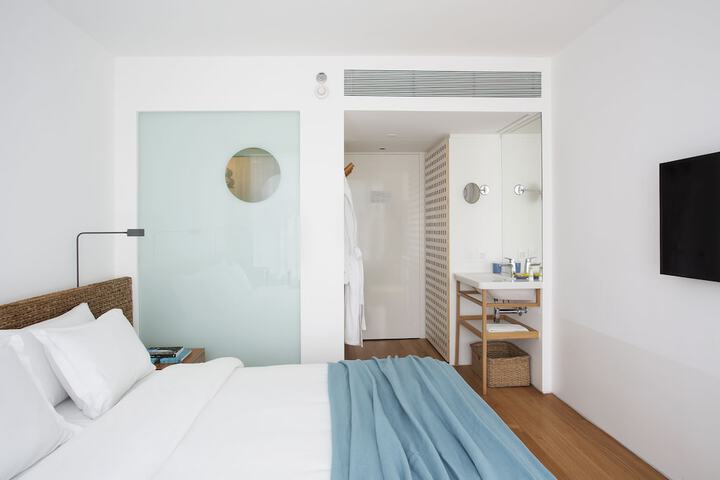 Room 12 of 70
