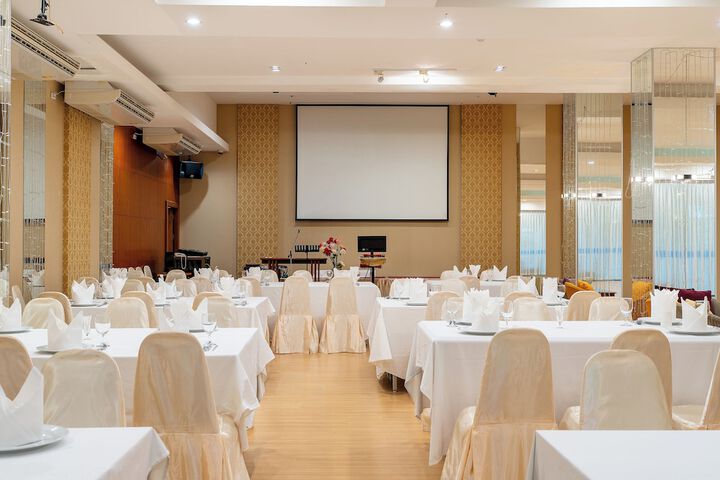 Ballroom/Hall 123 of 140