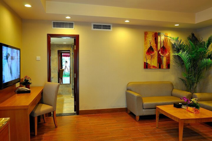 Room 9 of 47