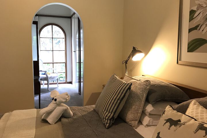 Room 2 of 33