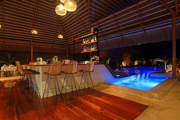 Lounge 134 of 145