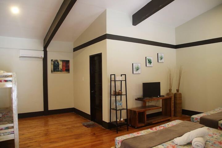 Room 10 of 20