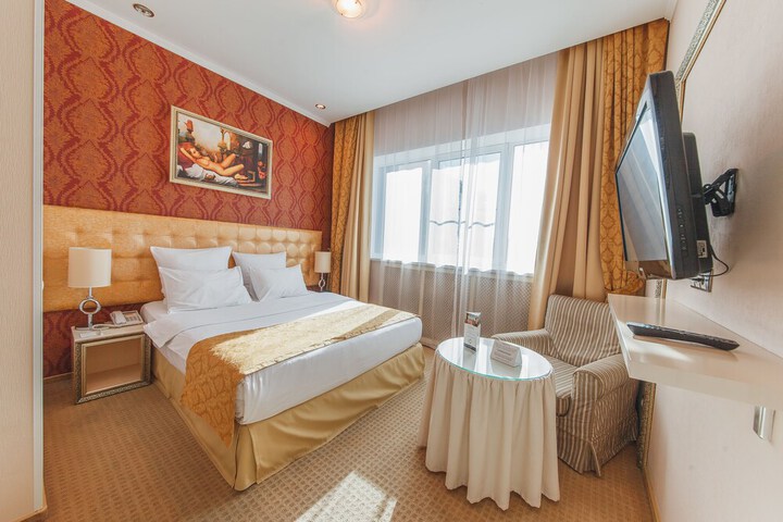 Room 8 of 48
